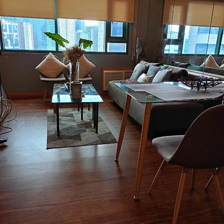 Loft Condo Beside Shangri-La Fort Manila Bagian luar foto