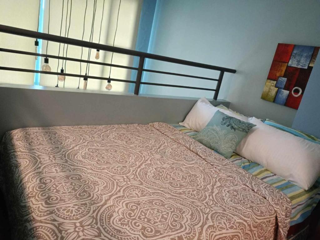 Loft Condo Beside Shangri-La Fort Manila Bagian luar foto