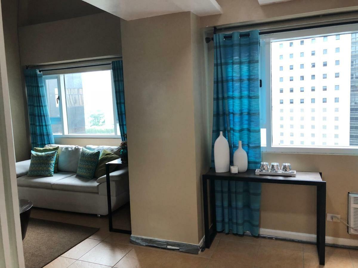 Loft Condo Beside Shangri-La Fort Manila Bagian luar foto