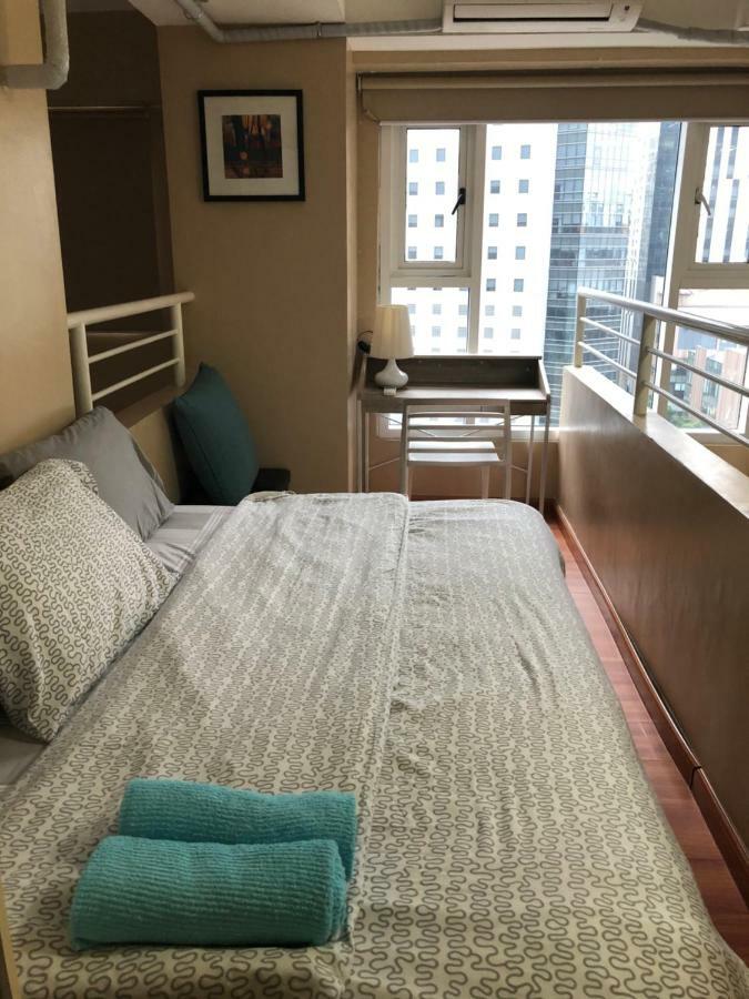 Loft Condo Beside Shangri-La Fort Manila Bagian luar foto